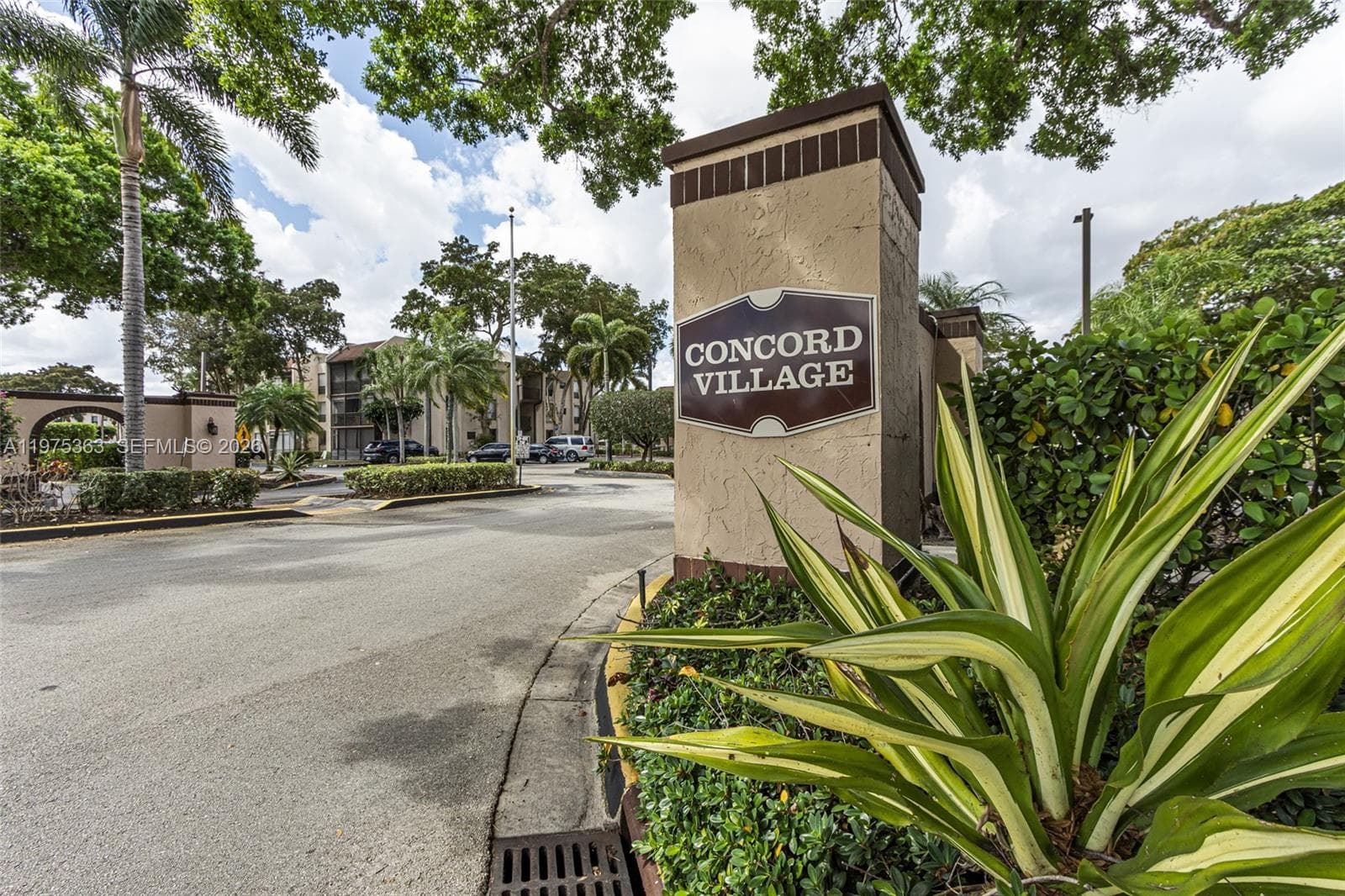 Condo at 6701 N University Dr, Tamarac, FL