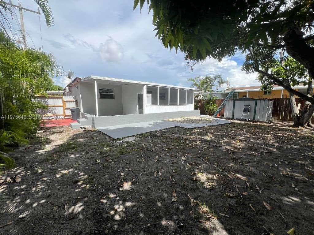 Single-family home at 4365 W 1st Ave, Hialeah — photo 3