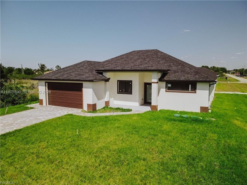 Single-family home at 4705 diane ave, Lehigh Acres, FL