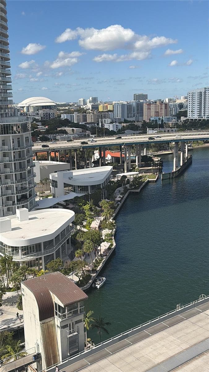 Condo at 185 SW 7th St, Miami — photo 1