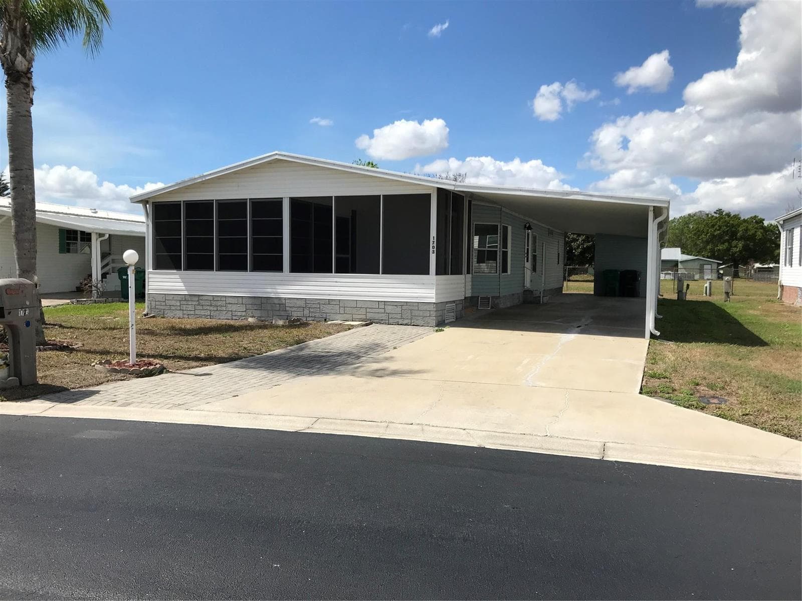 Mobile home at 1703 SW 35th Circle, Okeechobee, FL
