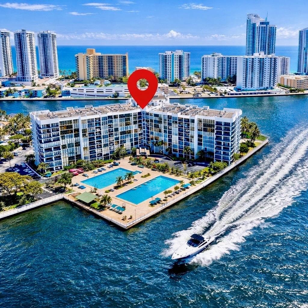 Condo at 1000 Parkview Dr, Hallandale Beach, FL