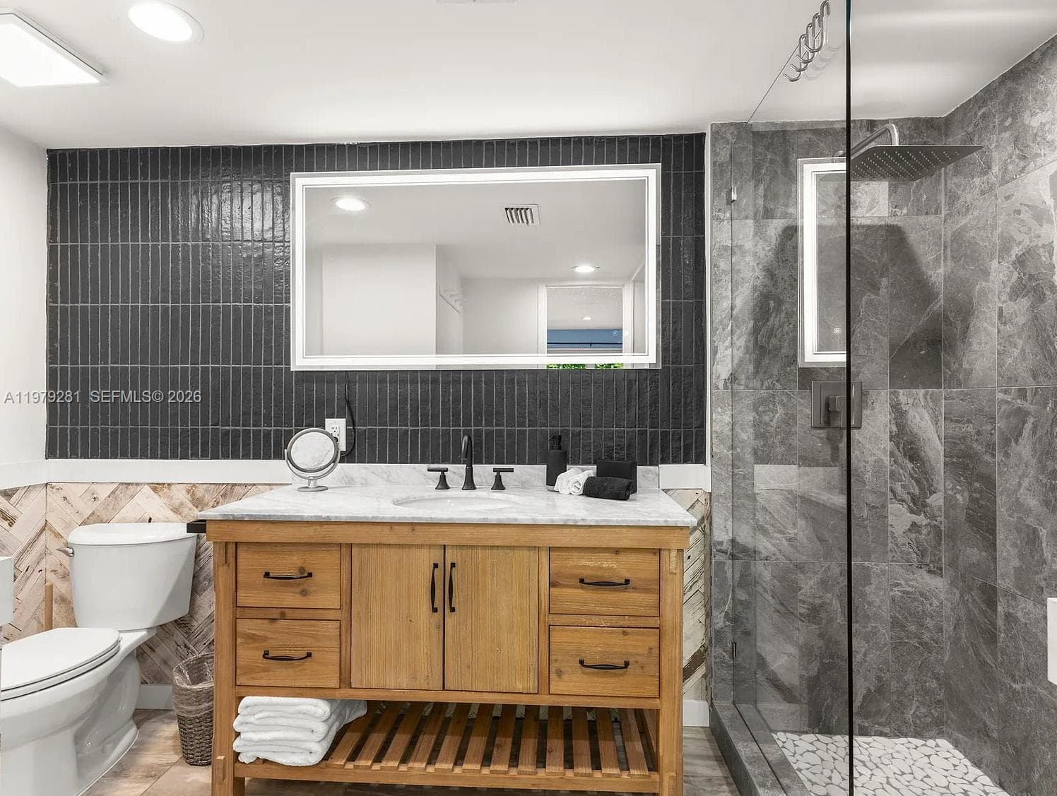 Single-family home at 2211 NE 35th Ct, Lighthouse Point — photo 3