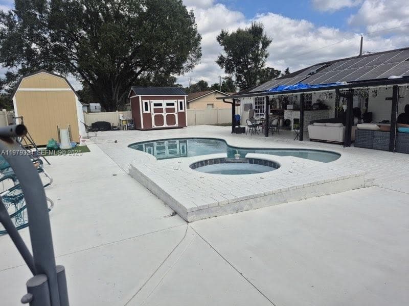Single-family home at 8016 APACHE LN, Lakeland, FL