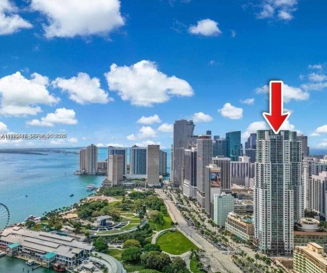 Condo at 244 Biscayne Blvd, Miami — photo 1