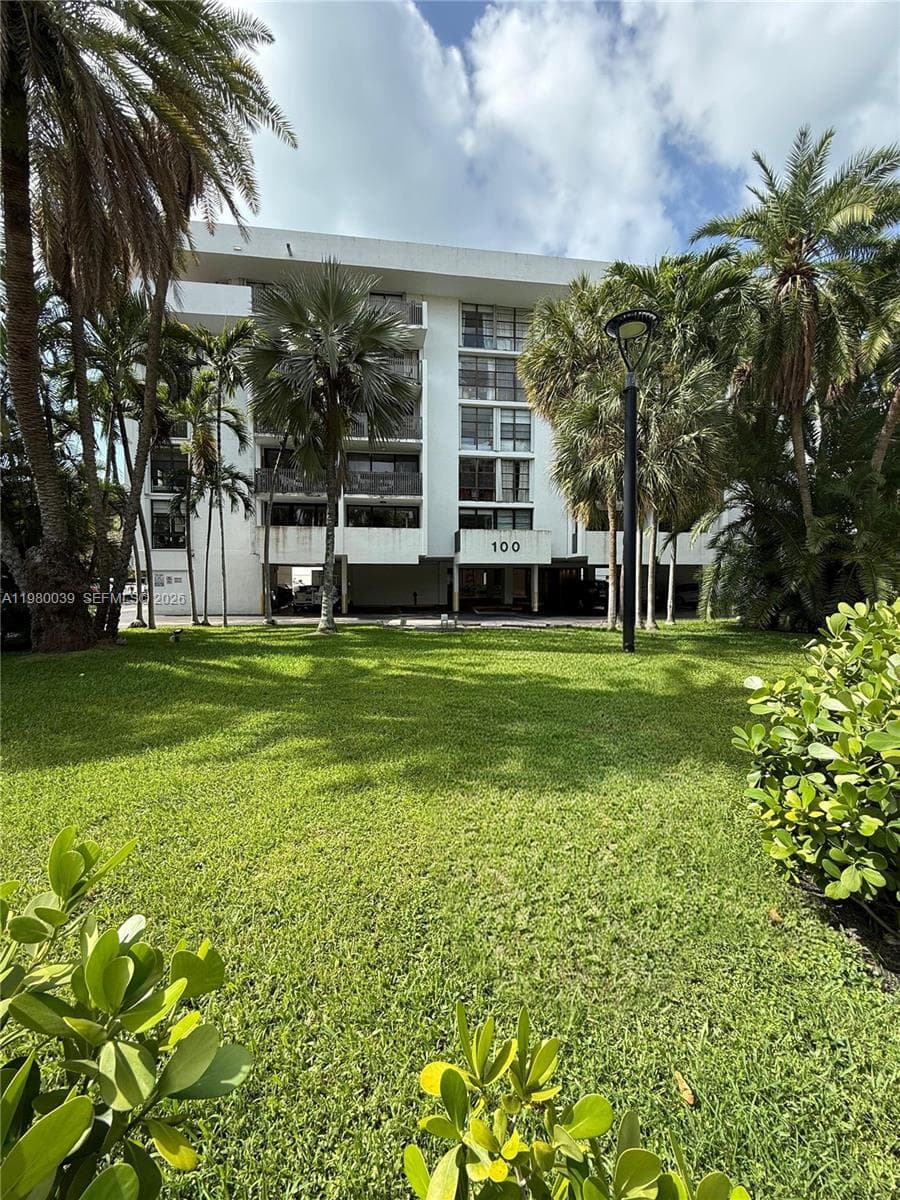 Condo at 100 Ocean Lane Dr, Key Biscayne, FL