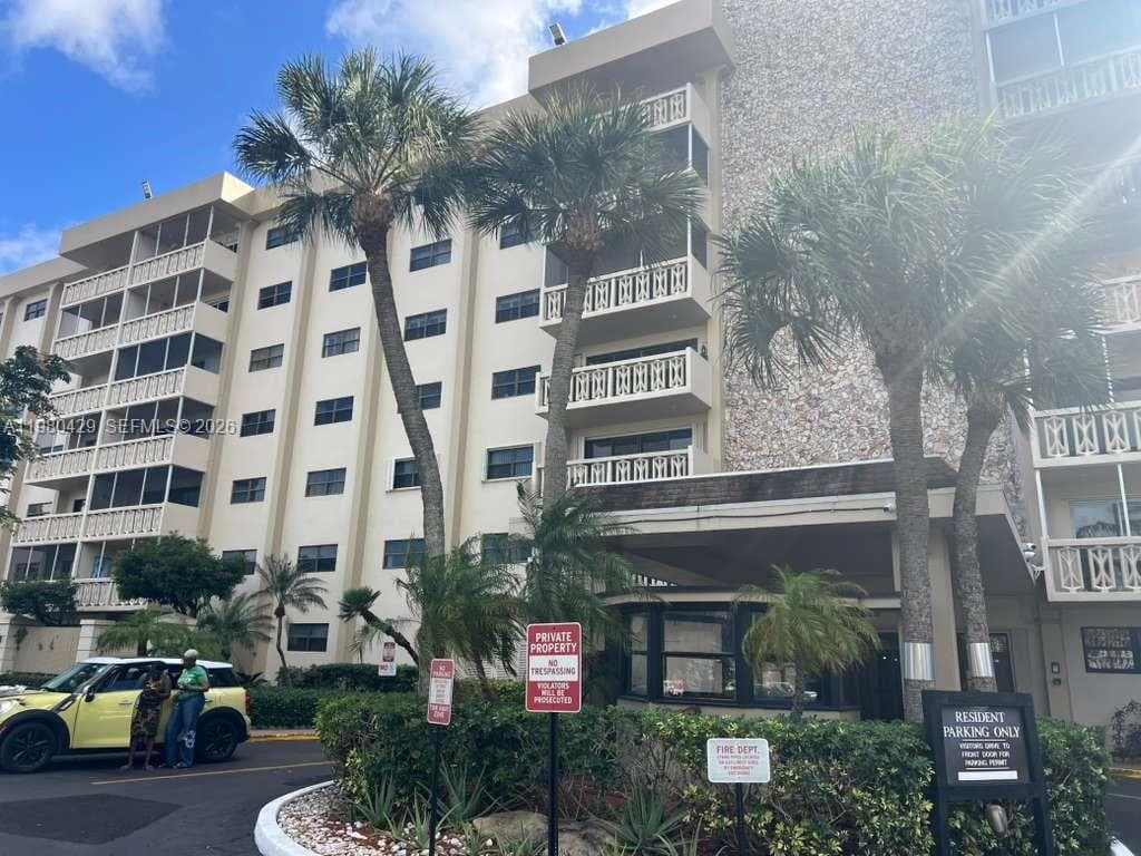 Condo at 800 NE 195th St, Miami, FL