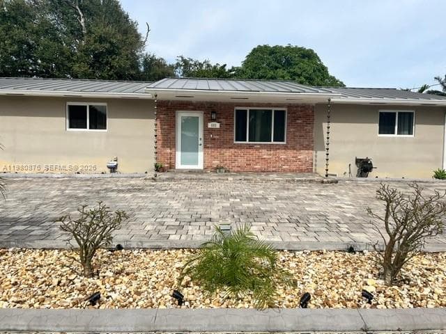 Single-family home en 685 W 77th St, Hialeah — foto 1