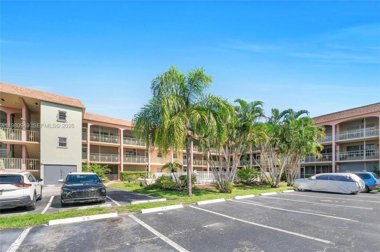 Co-op at 100 SE 6th Ave, Pompano Beach — photo 1