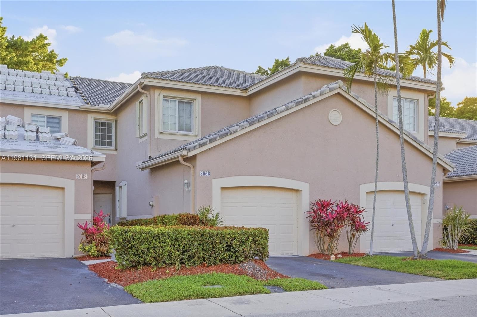 Townhouse at 2066 Madeira Dr, Weston, FL
