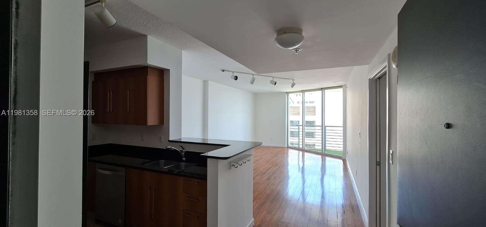 Condo en 335 S Biscayne Blvd, Miami — foto 2