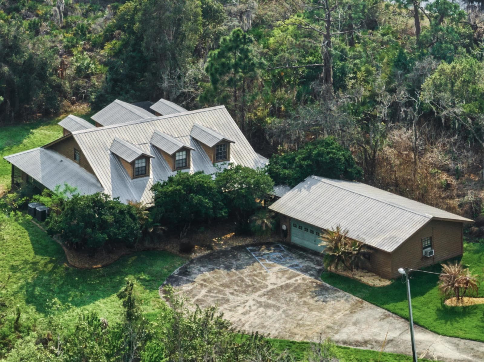 Single-family home at 665 Moon Ranch Road, Sebring, FL