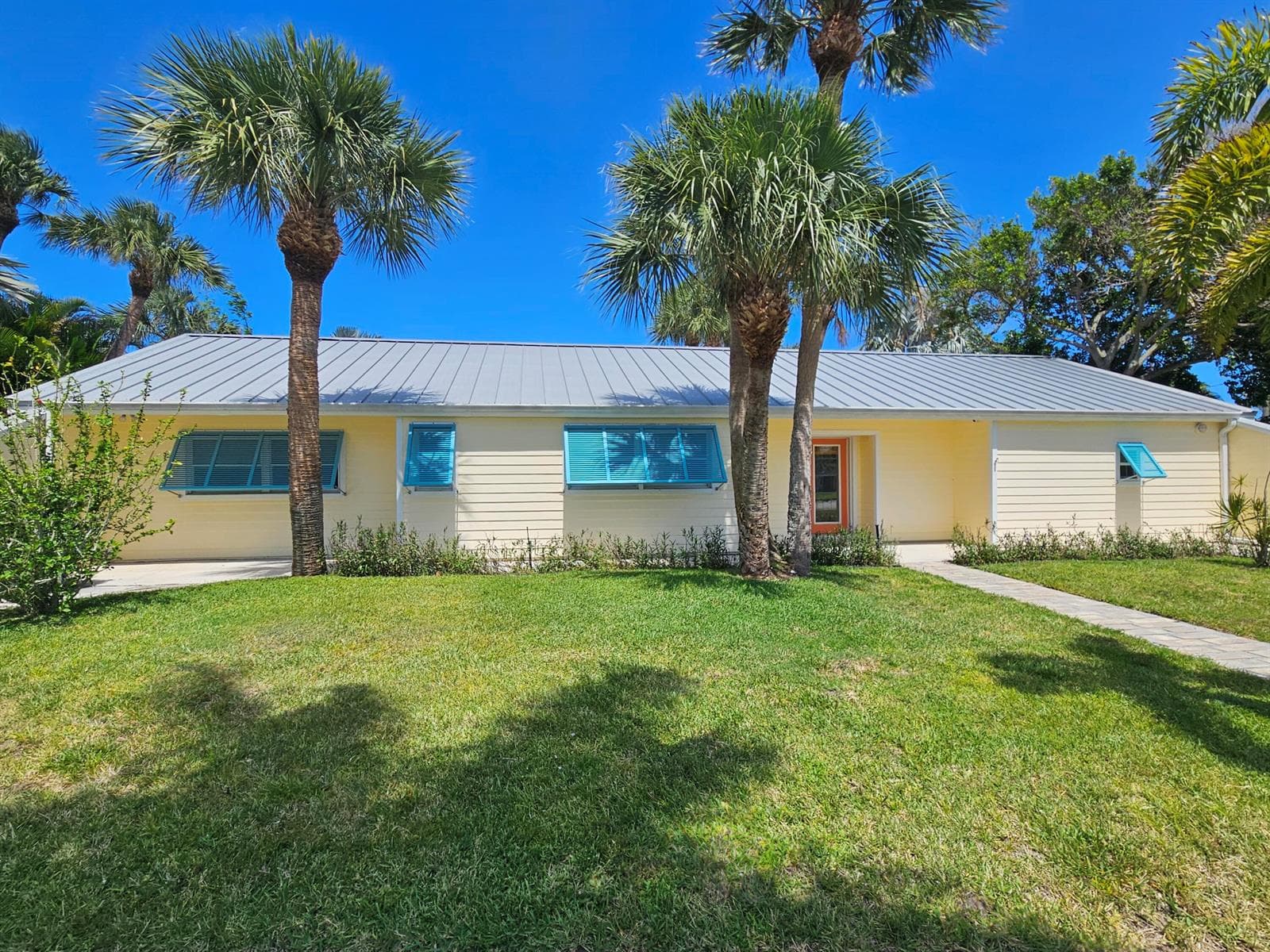 Single-family home at 1906 S Ocean Drive, Fort Pierce, FL
