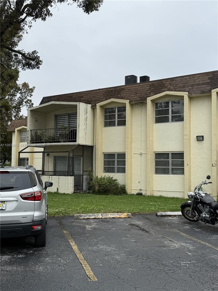 Co-op at 7845 Miller Dr, Miami — photo 1