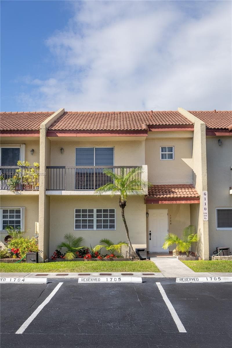 Condo at 6110 SW 129th Pl, Miami — photo 2
