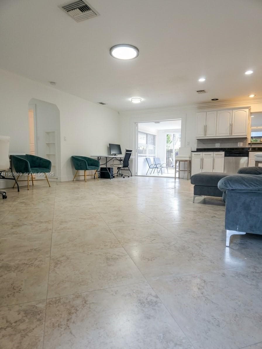 Single-family home at 804 NE 2nd St, Hallandale Beach, FL