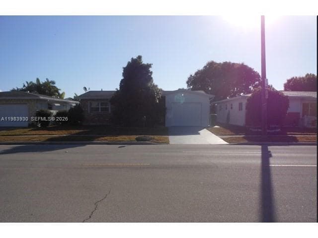 Single-family home at 7540 Margate Blvd, Margate — photo 1