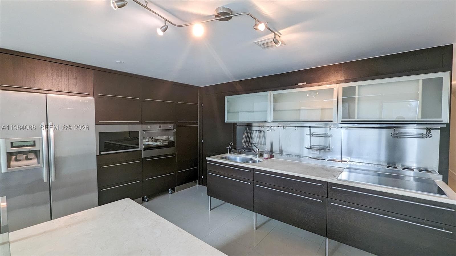 Condo at 6000 Collins Ave, Miami Beach — photo 2