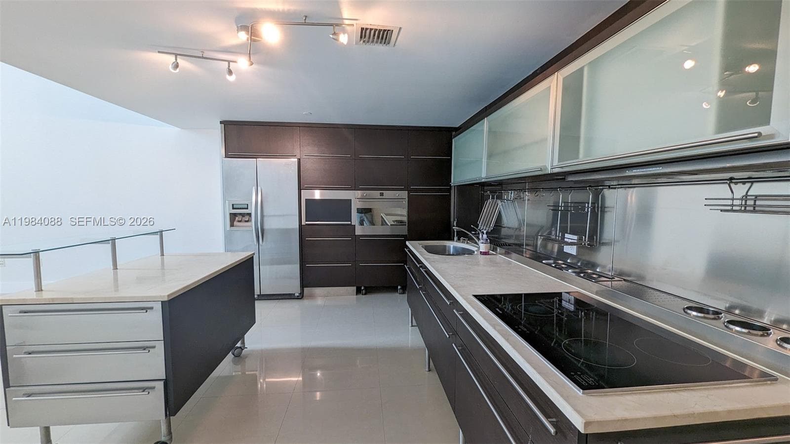 Condo at 6000 Collins Ave, Miami Beach — photo 3