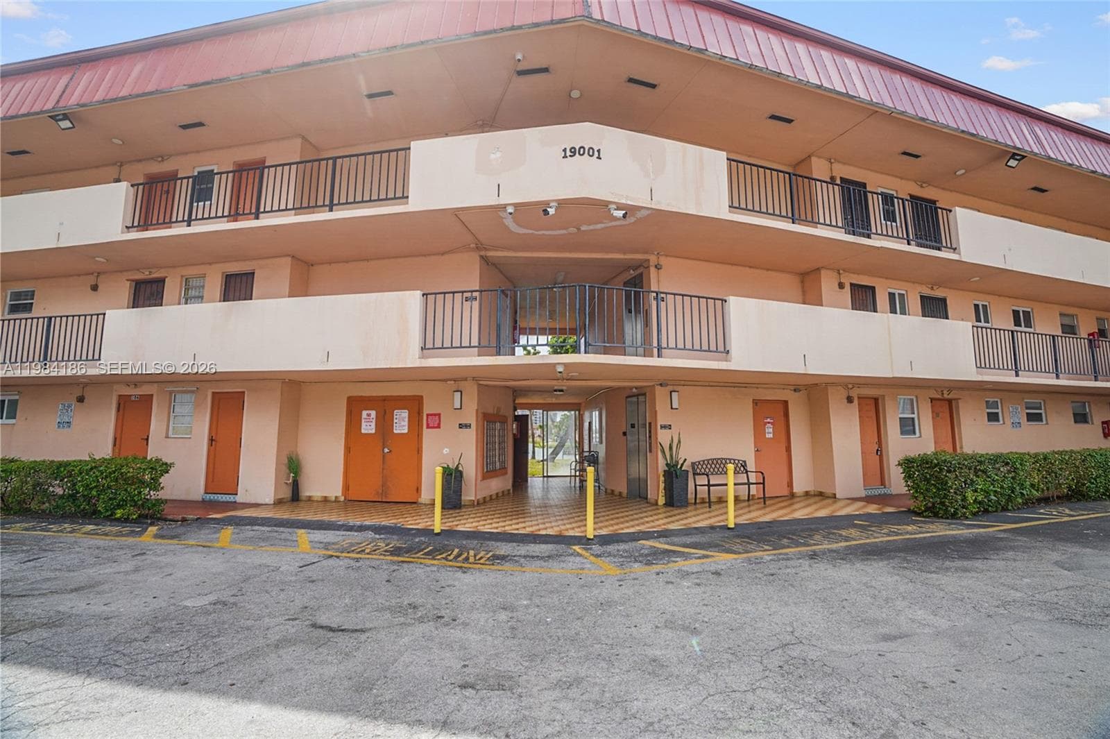 Condo at 19001 NE 14th Ave, Miami, FL