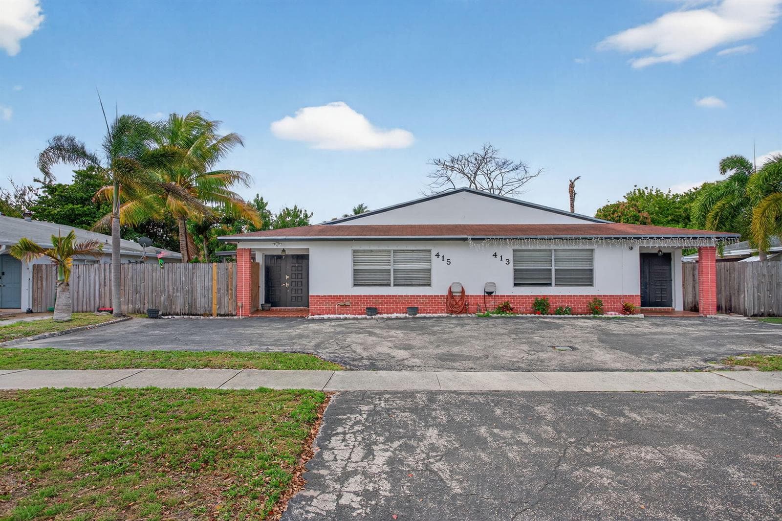 Single-family home at 415 SW 61st Terrace, Margate, FL