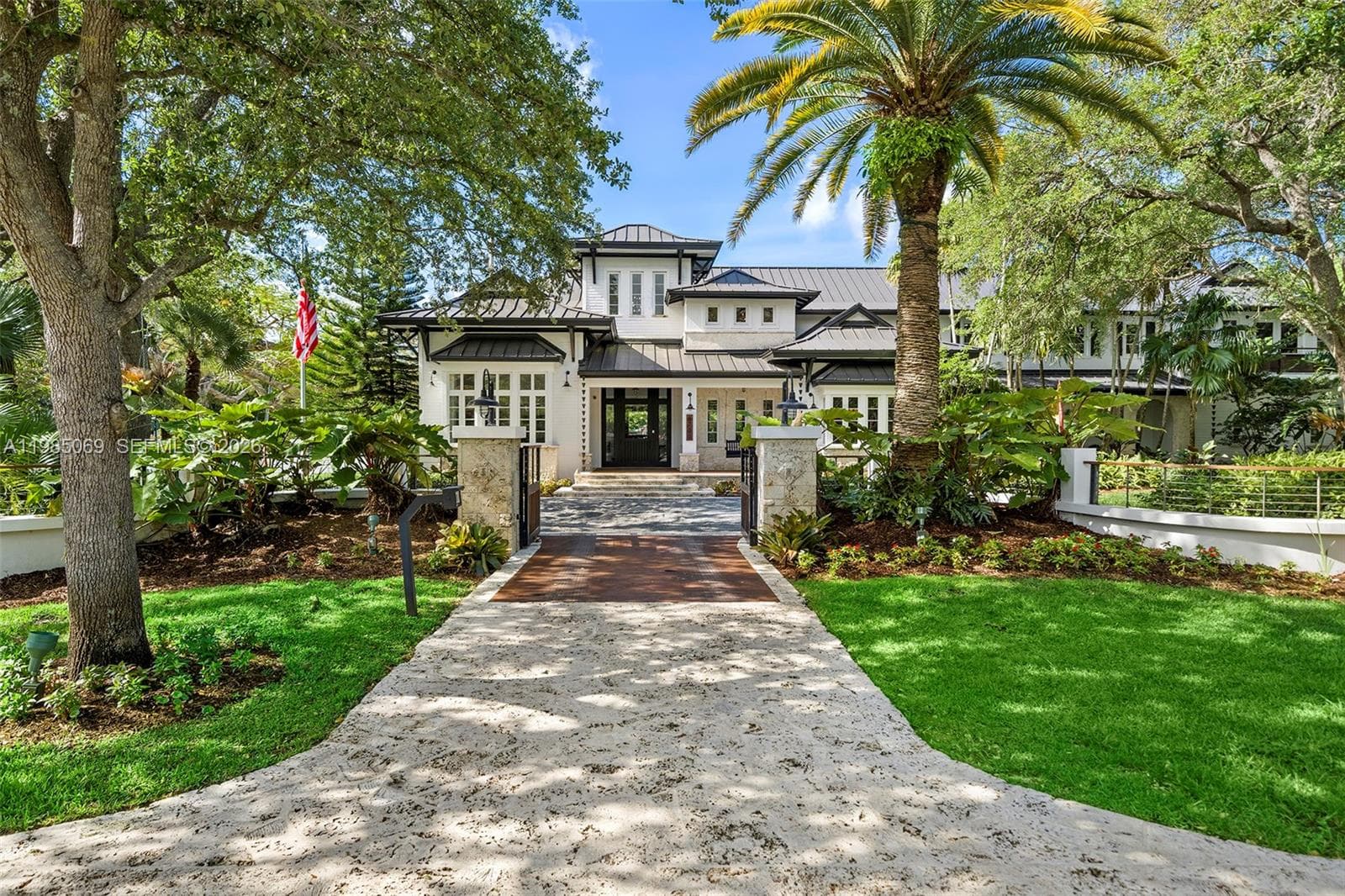 Single-family home at 6700 SW 132nd St, Pinecrest — photo 3
