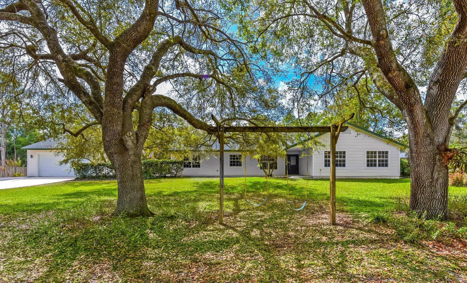 16244 Downers Dr E The Acreage-large-002