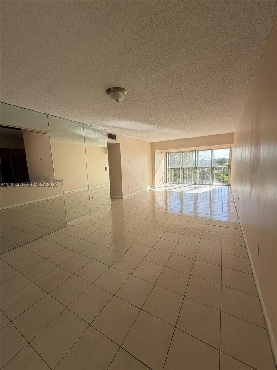 Condo at 9180 Fontainebleau Blvd, Miami, FL