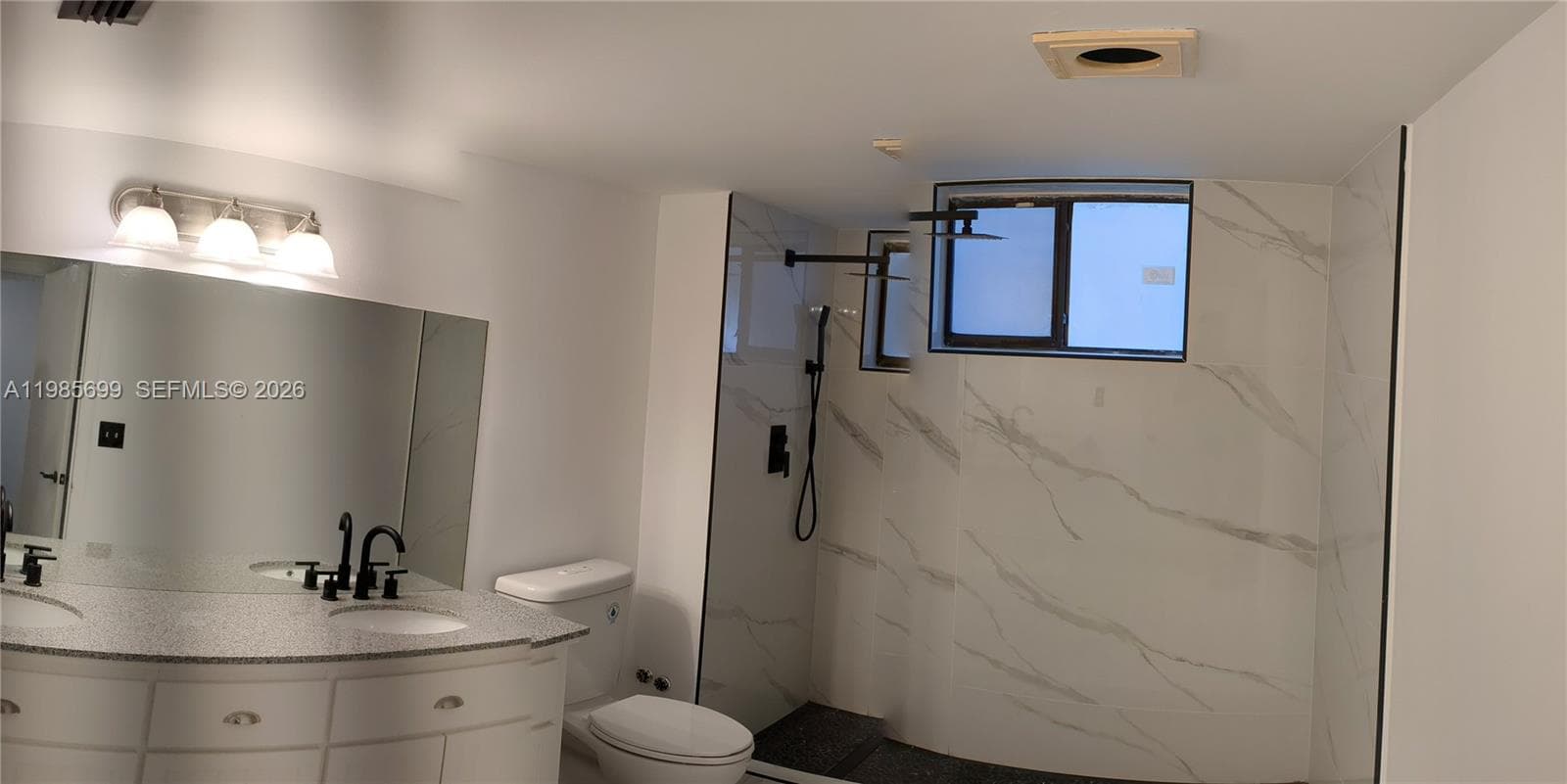Condo at 601 Ives Dairy Rd, Miami — photo 2
