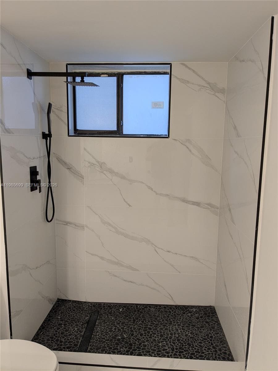 Condo at 601 Ives Dairy Rd, Miami — photo 3