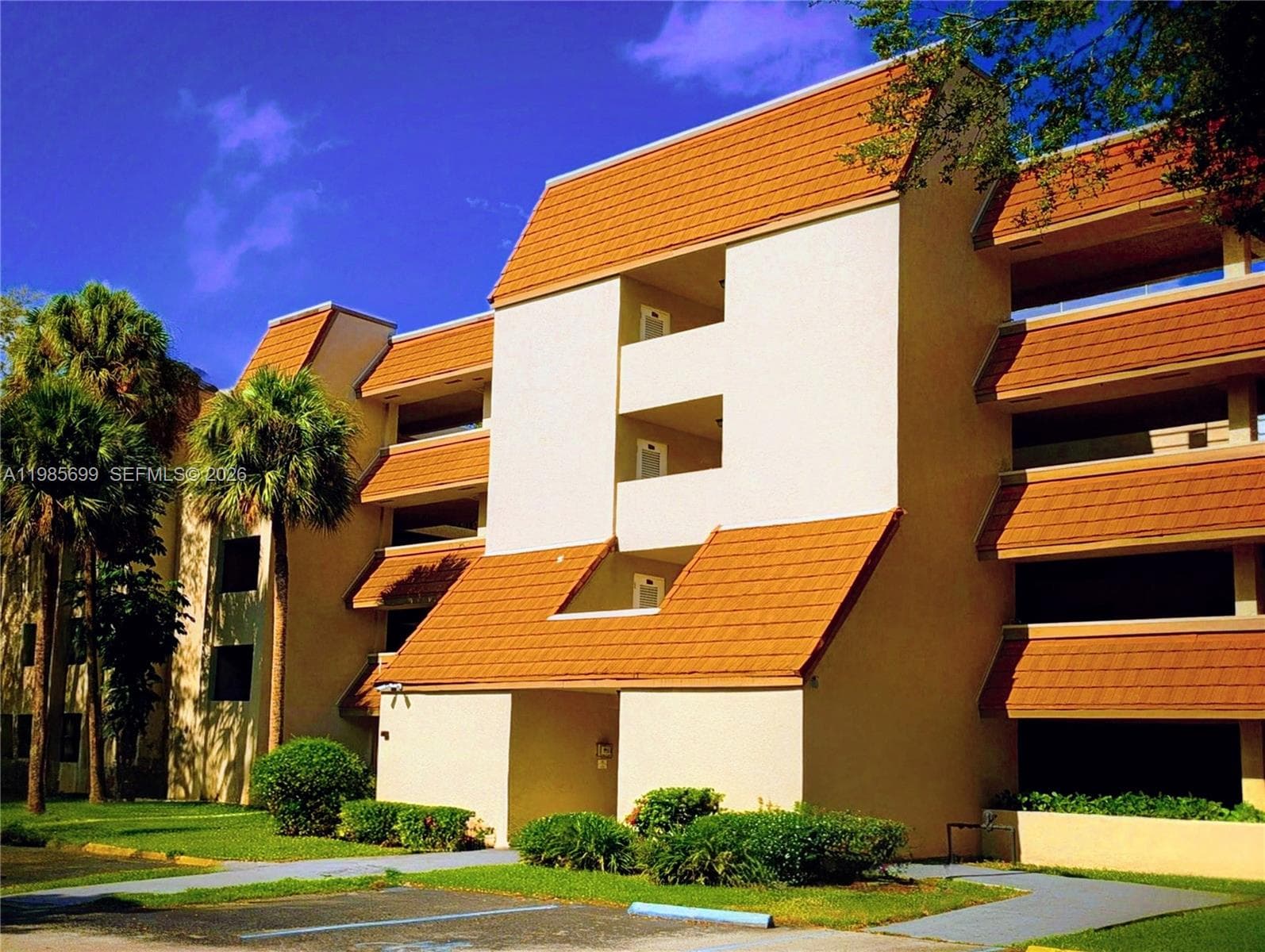 Condo at 601 Ives Dairy Rd, Miami — photo 1