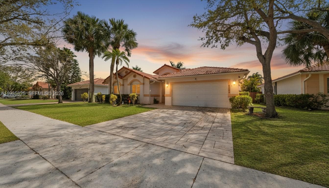 Single-family home at 16898 Crestview Ln, Weston, FL
