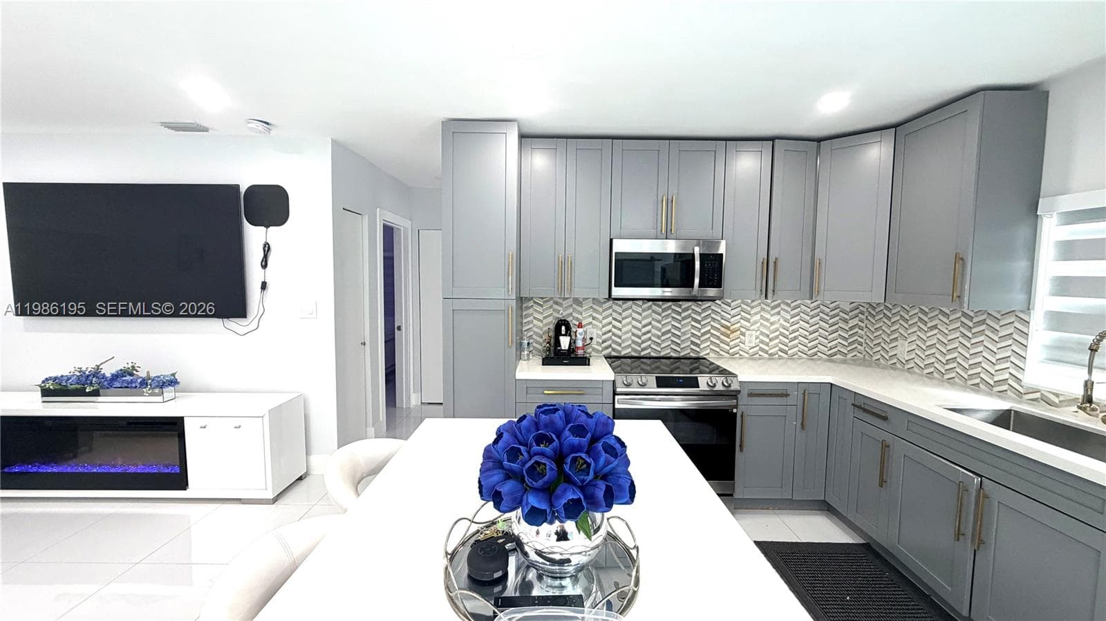 Single-family home at 14401 Boggs Dr, Miami, FL