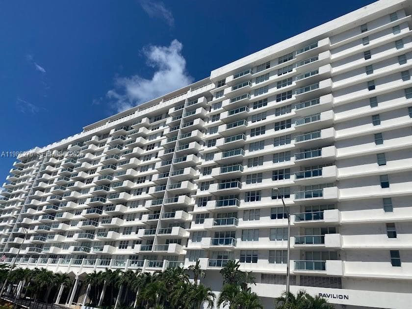 Condo at 5601 Collins Ave, Miami Beach — photo 2