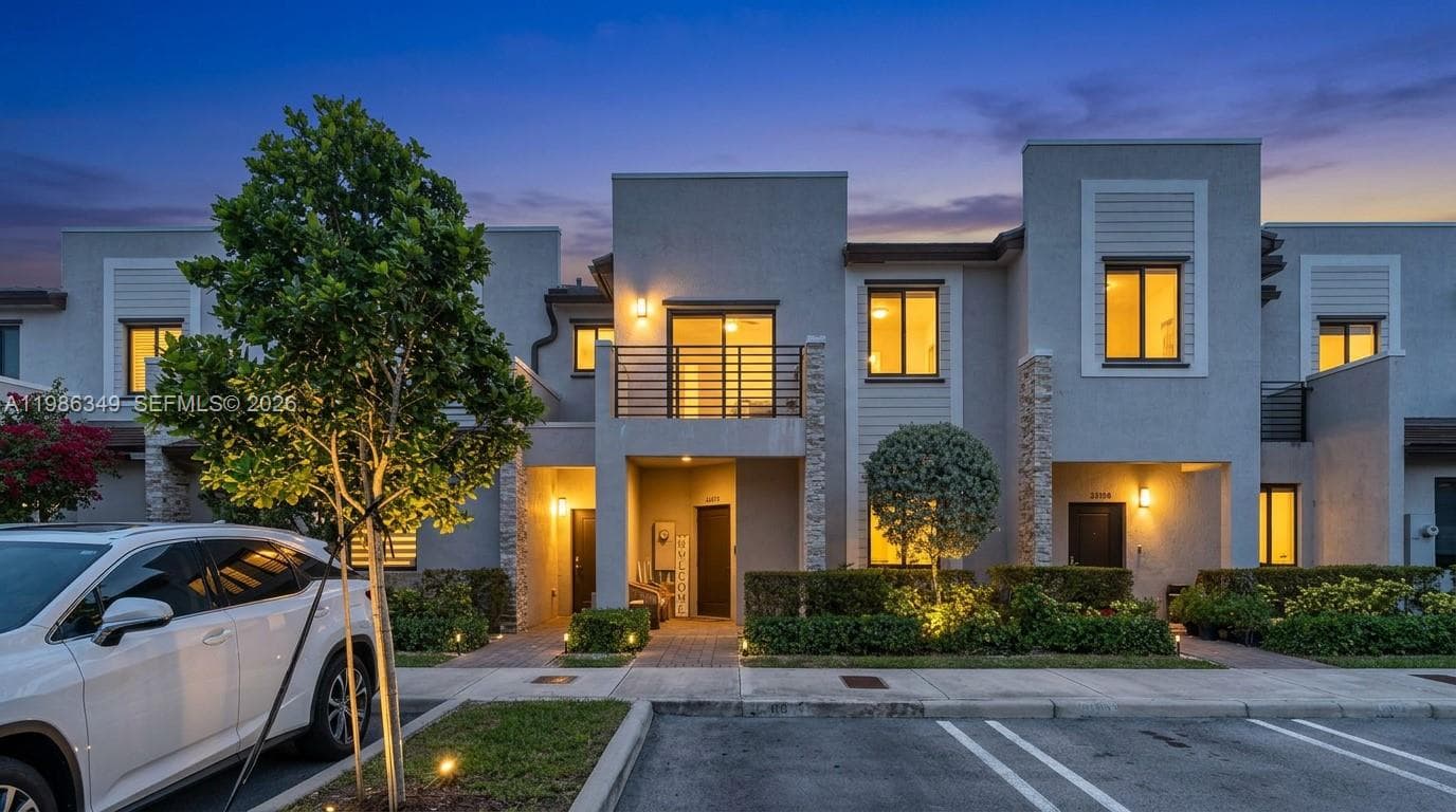 Townhouse at 21068 NE 8th Ave, Miami — photo 3