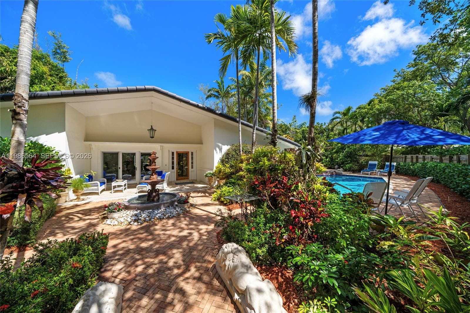 Single-family home at 269 Cranwood Dr, Key Biscayne, FL