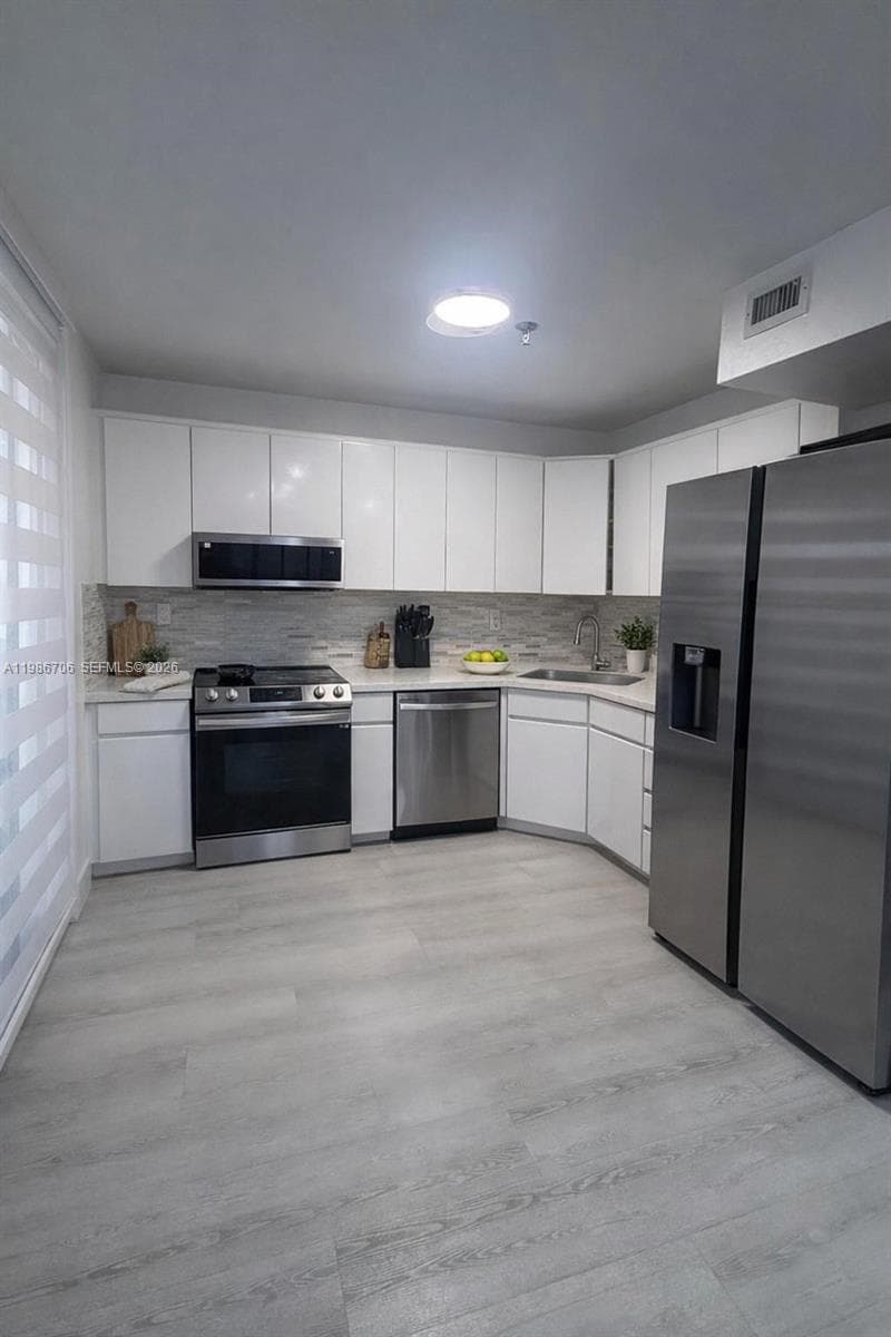 Condo at 671 NE 195th St, Miami — photo 1