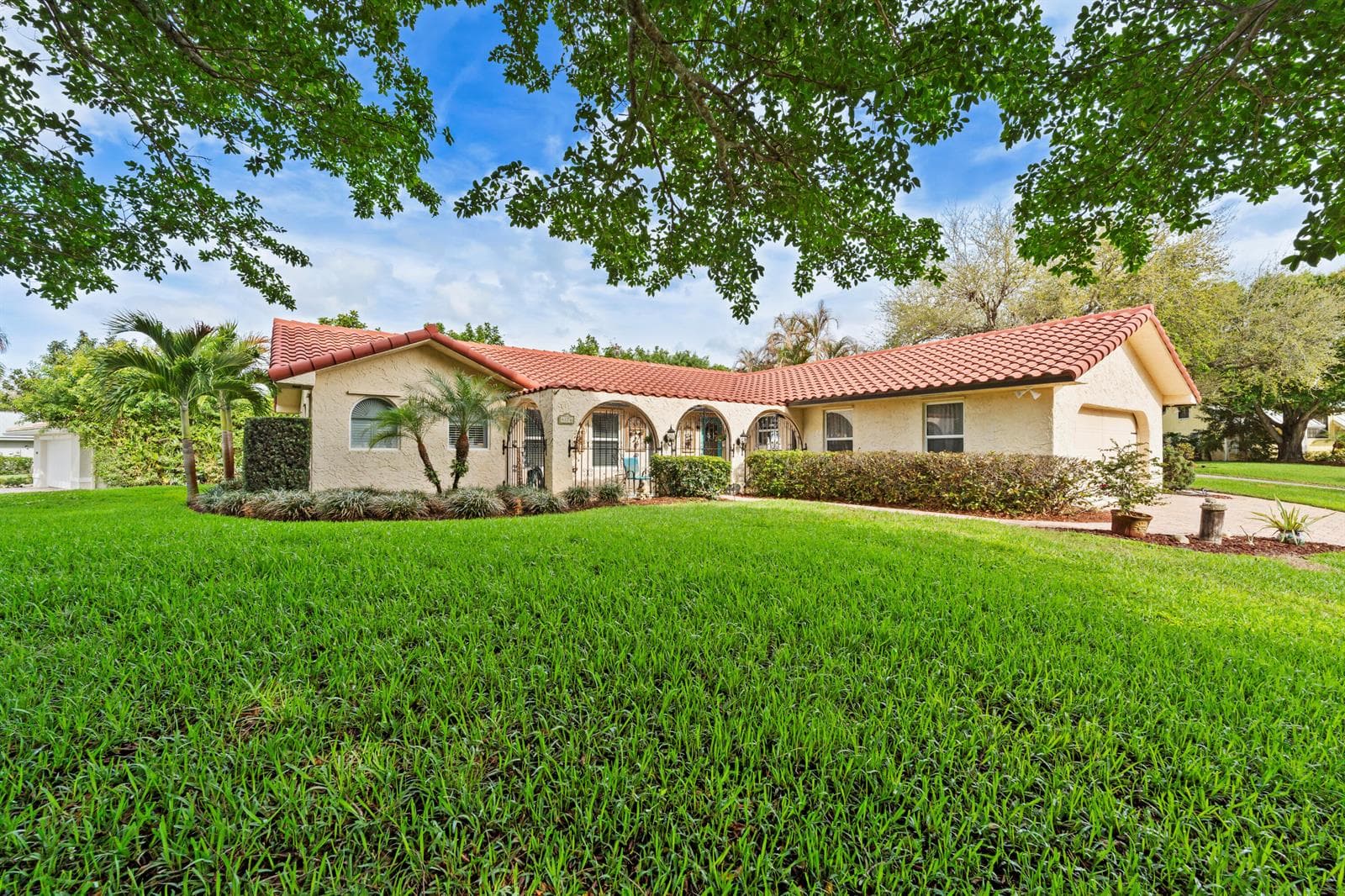Single-family home at 4176 SE Fairway Court, Stuart, FL