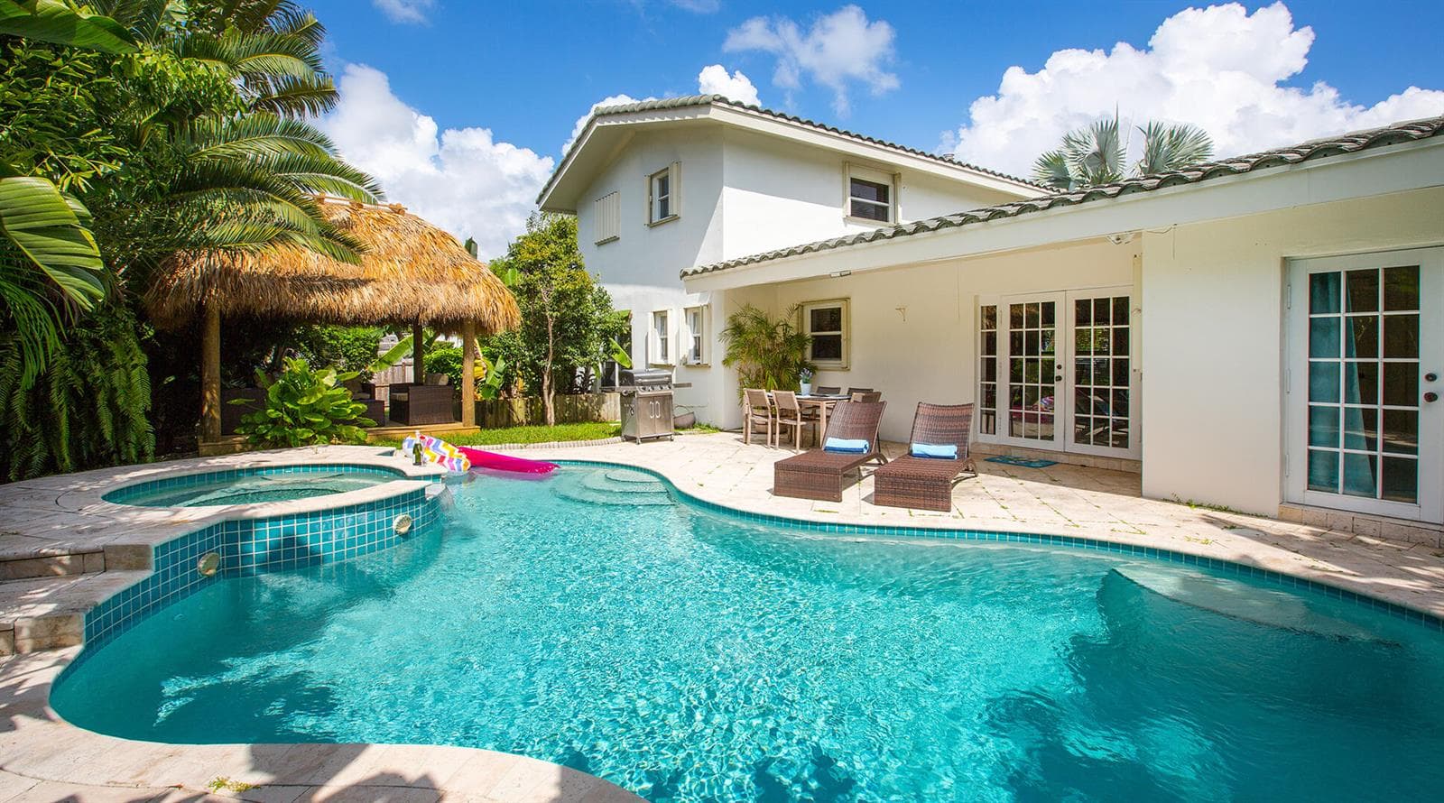 01_Backexterior_Pool