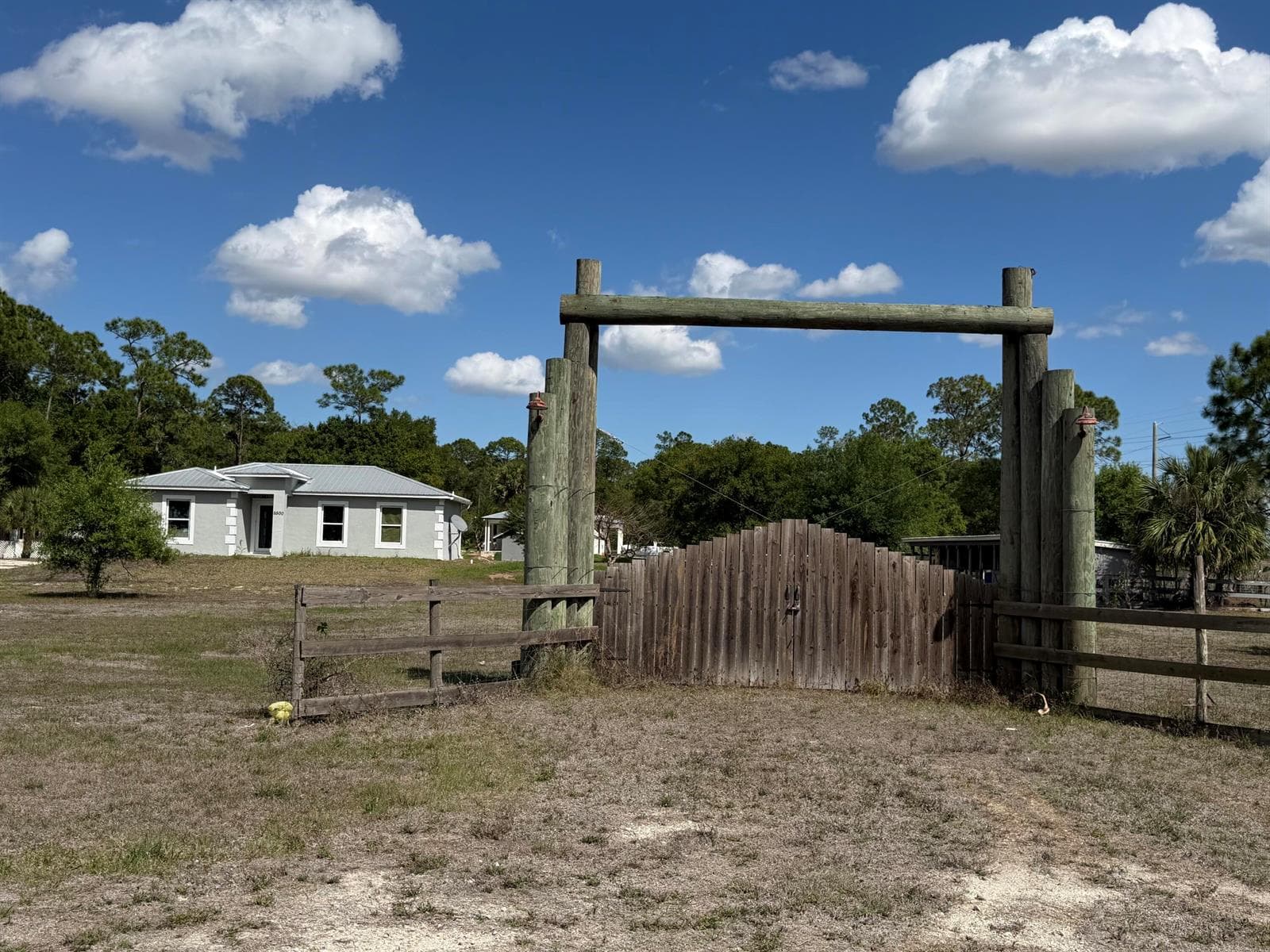 Single-family home at 5500 Hendry Isles Boulevard, Clewiston, FL