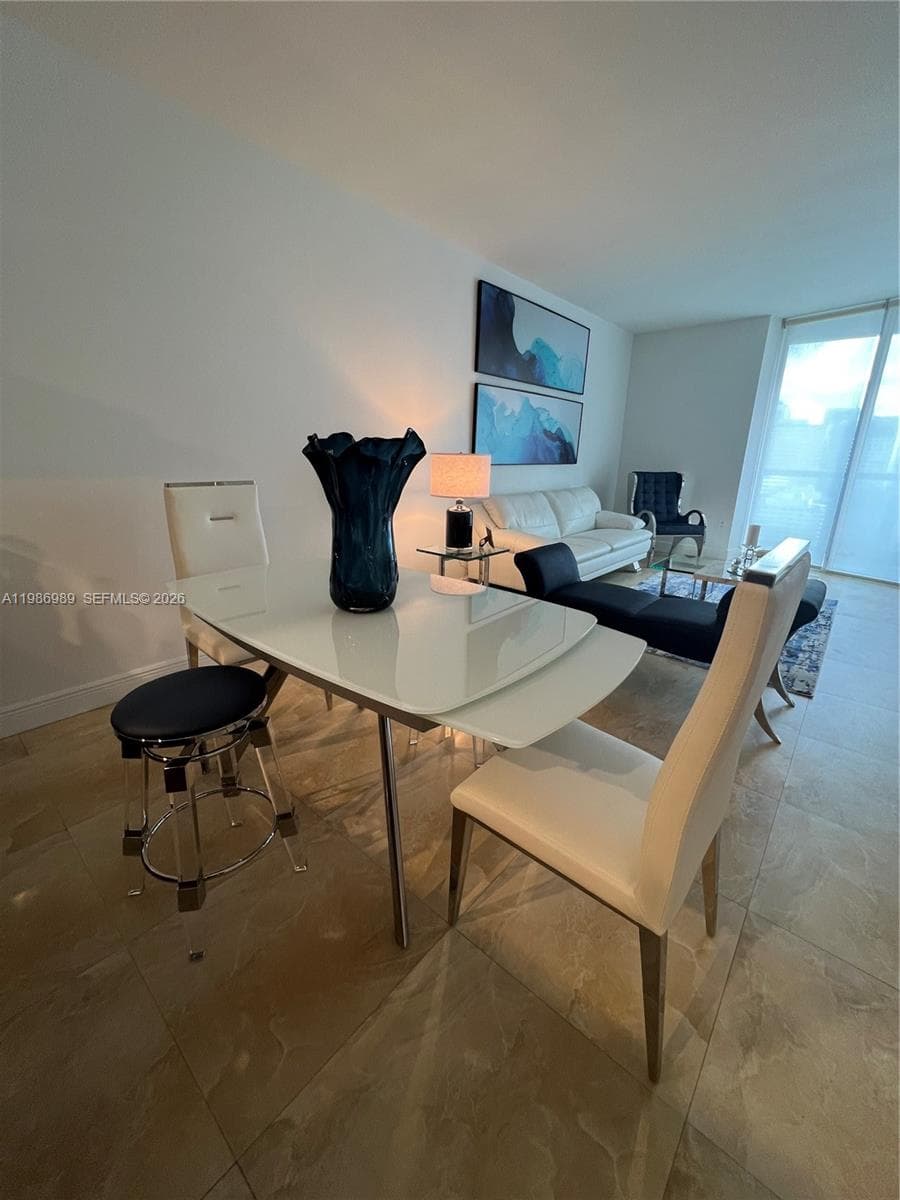 Condo at 495 Brickell Ave, Miami — photo 2