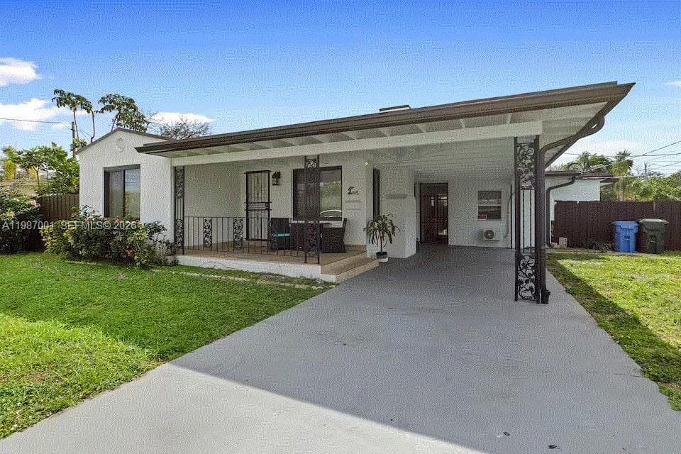 Single-family home at 1608 NE 34th St, Oakland Park, FL