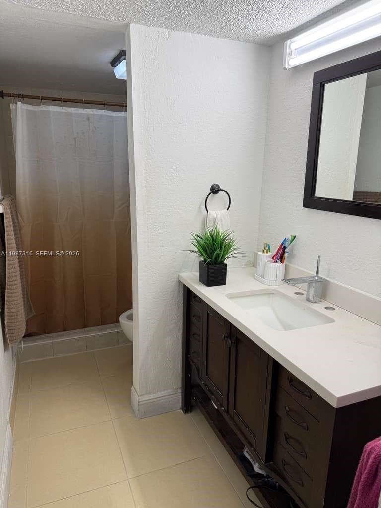 Condo at 1900 W 68th St, Hialeah — photo 2