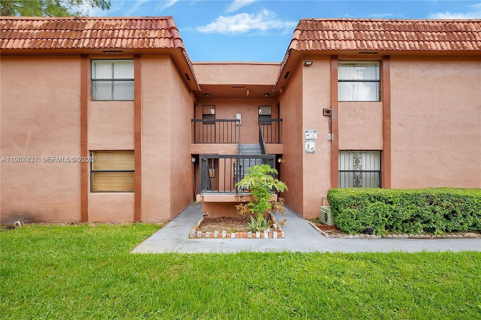 Condo at 6580 W 27th Ct, Hialeah, FL