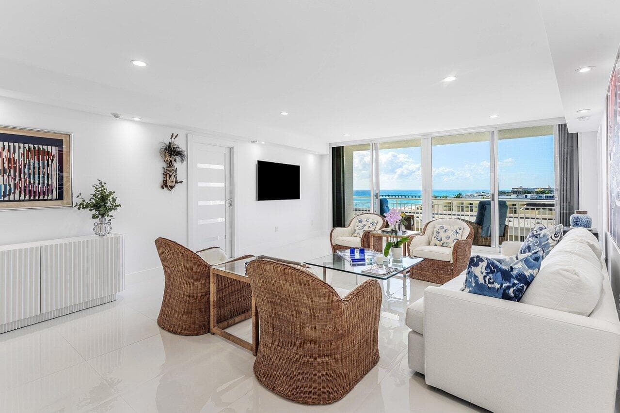 Co-op at 2780 S Ocean Boulevard, Palm Beach, FL