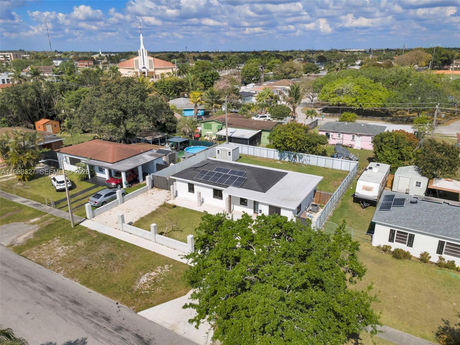 Single-family home at 14520 Carver Drive, Miami — photo 3