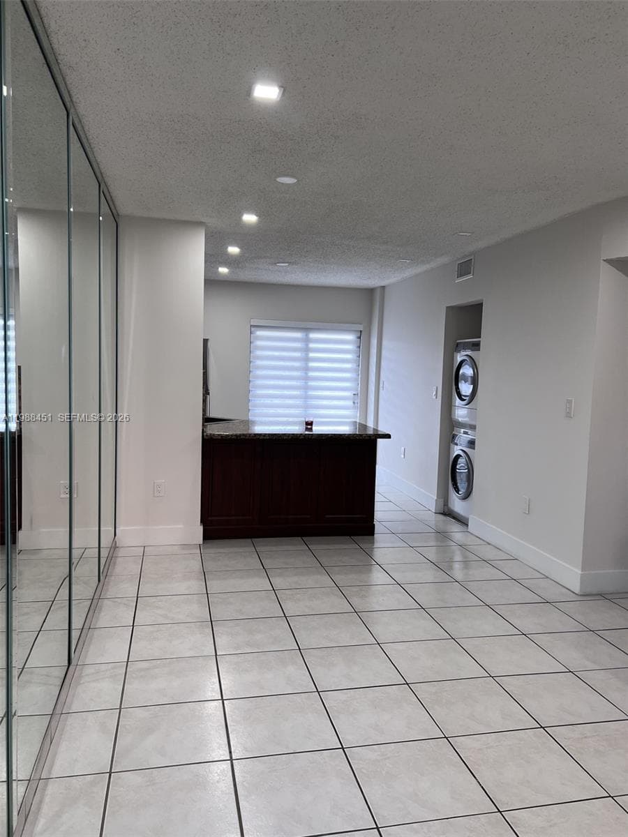 Condo at 5480 W 21st Ct, Hialeah, FL