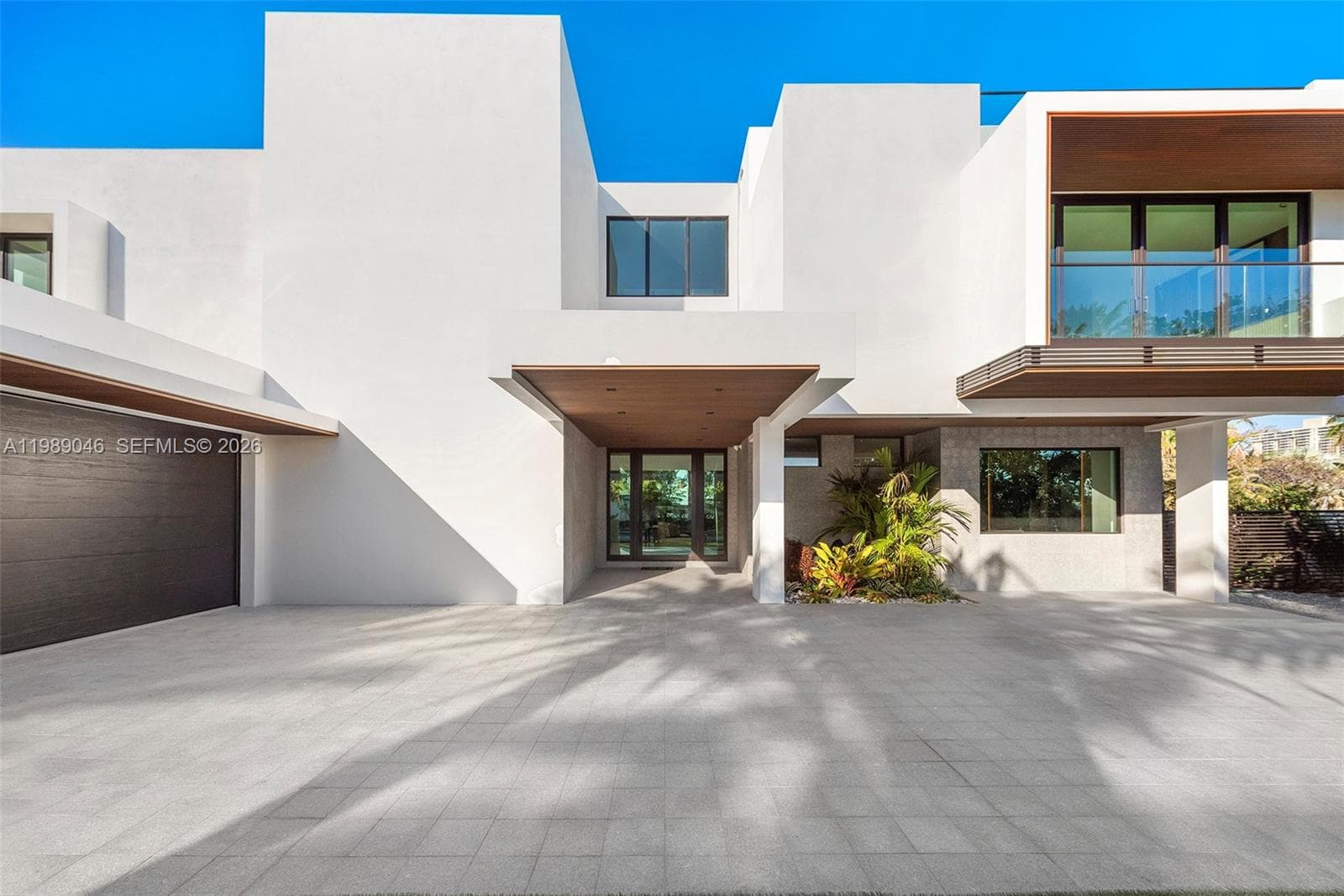 Single-family home at 128 Ocean Blvd, Golden Beach, FL