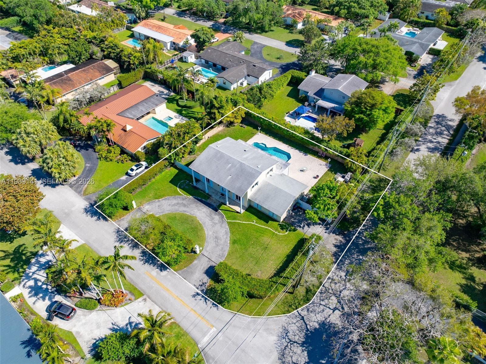 Single-family home at 7390 SW 114th St, Pinecrest — photo 2