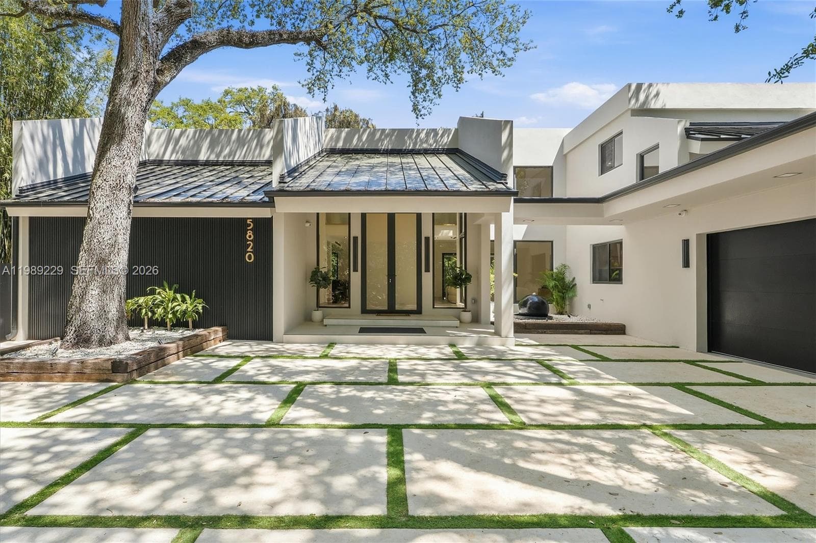 Single-family home at 5820 SW 33rd Ln, Hollywood, FL